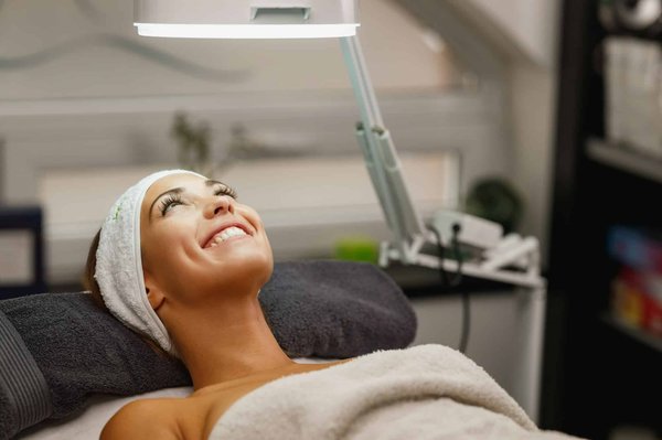 Comment faire un bain d'huile pour revitaliser les cheveux ternes ?